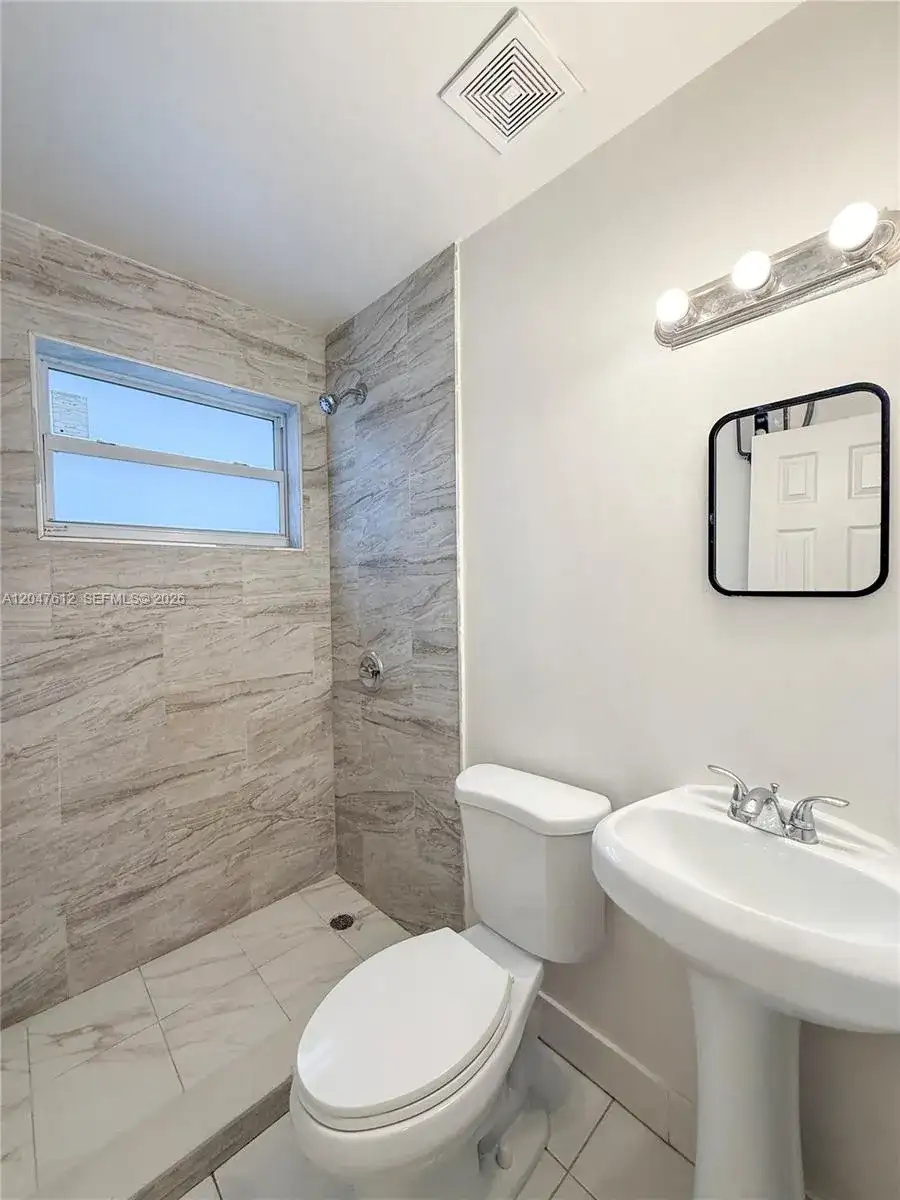 2 SW 6th Ave # 4, Dania Beach FL 33004 photo 4