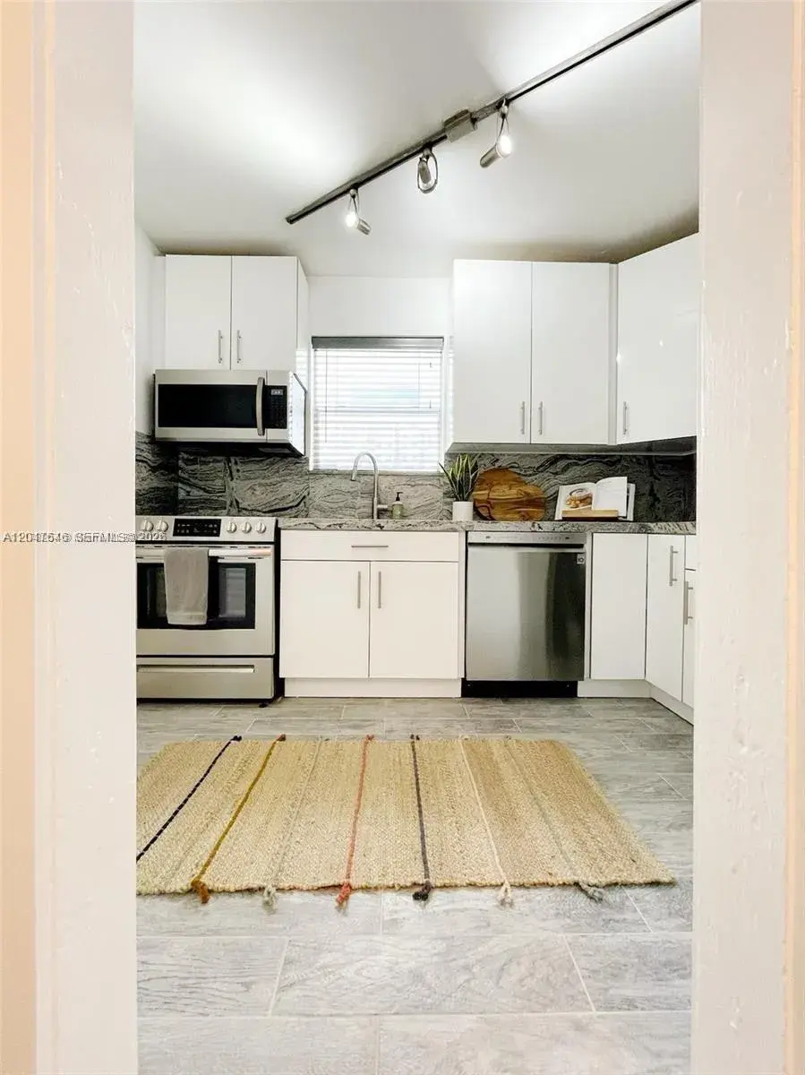 1040 Lenox Ave # 1040, Miami Beach FL 33139