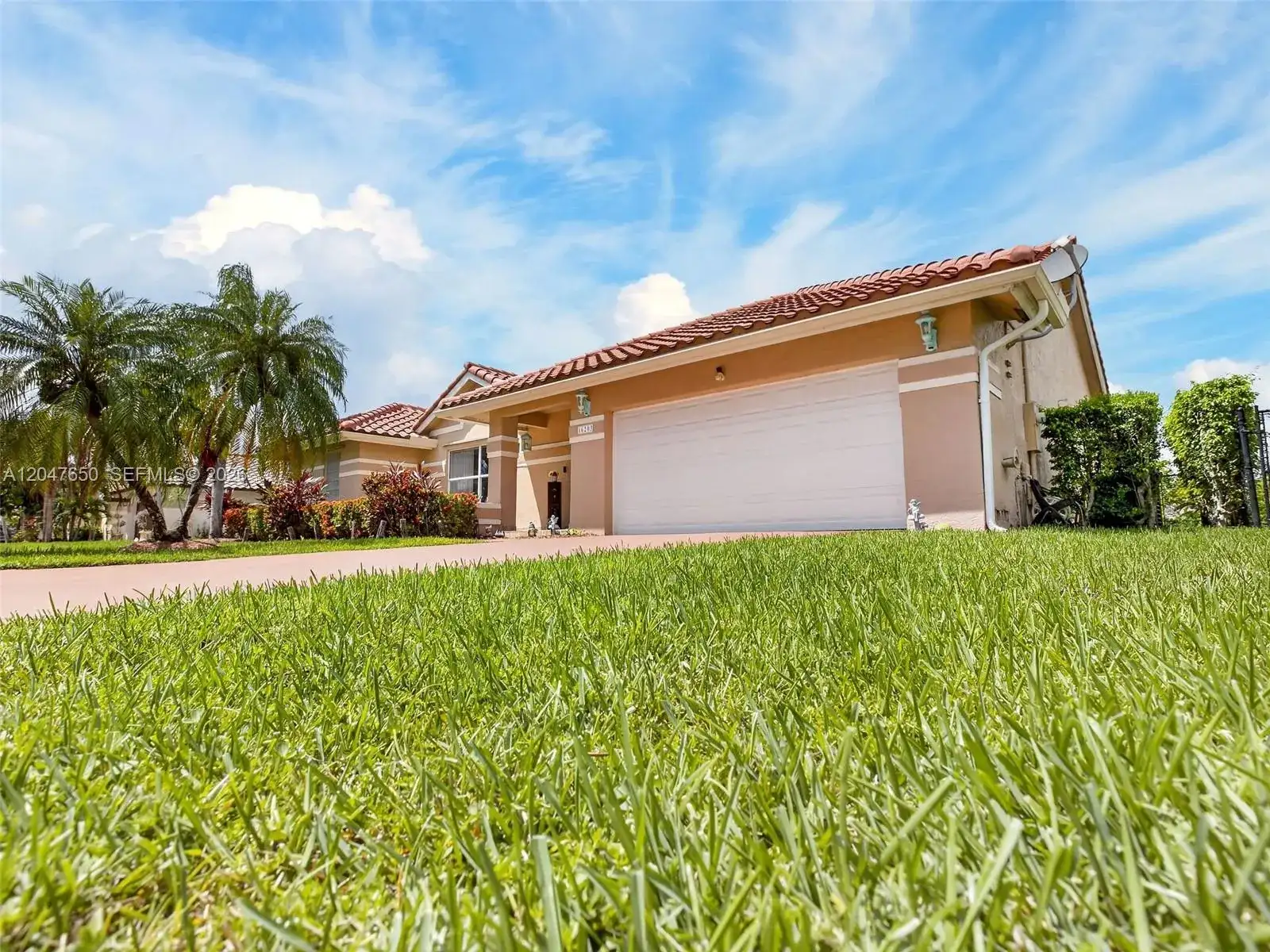 16203 NW 8th Dr, Pembroke Pines FL 33028 photo 2