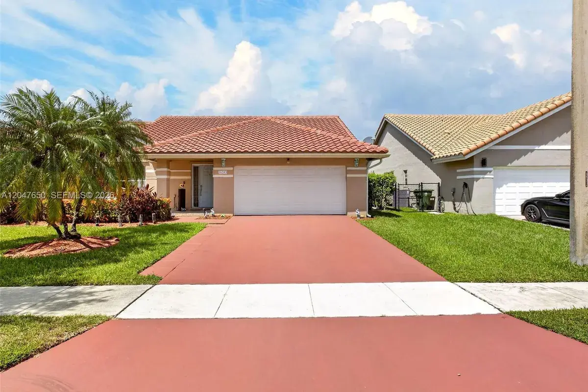 16203 NW 8th Dr, Pembroke Pines FL 33028