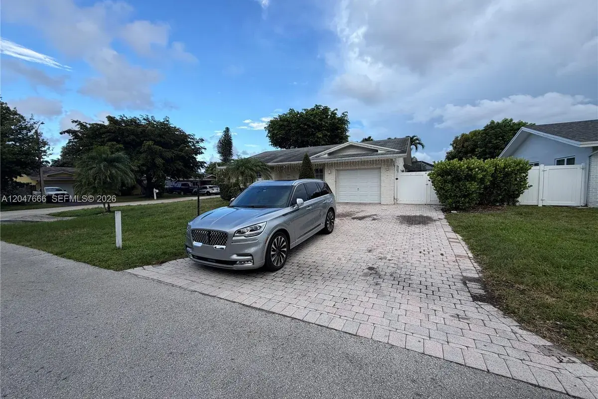 3314 NW 69th St, Fort Lauderdale FL 33309