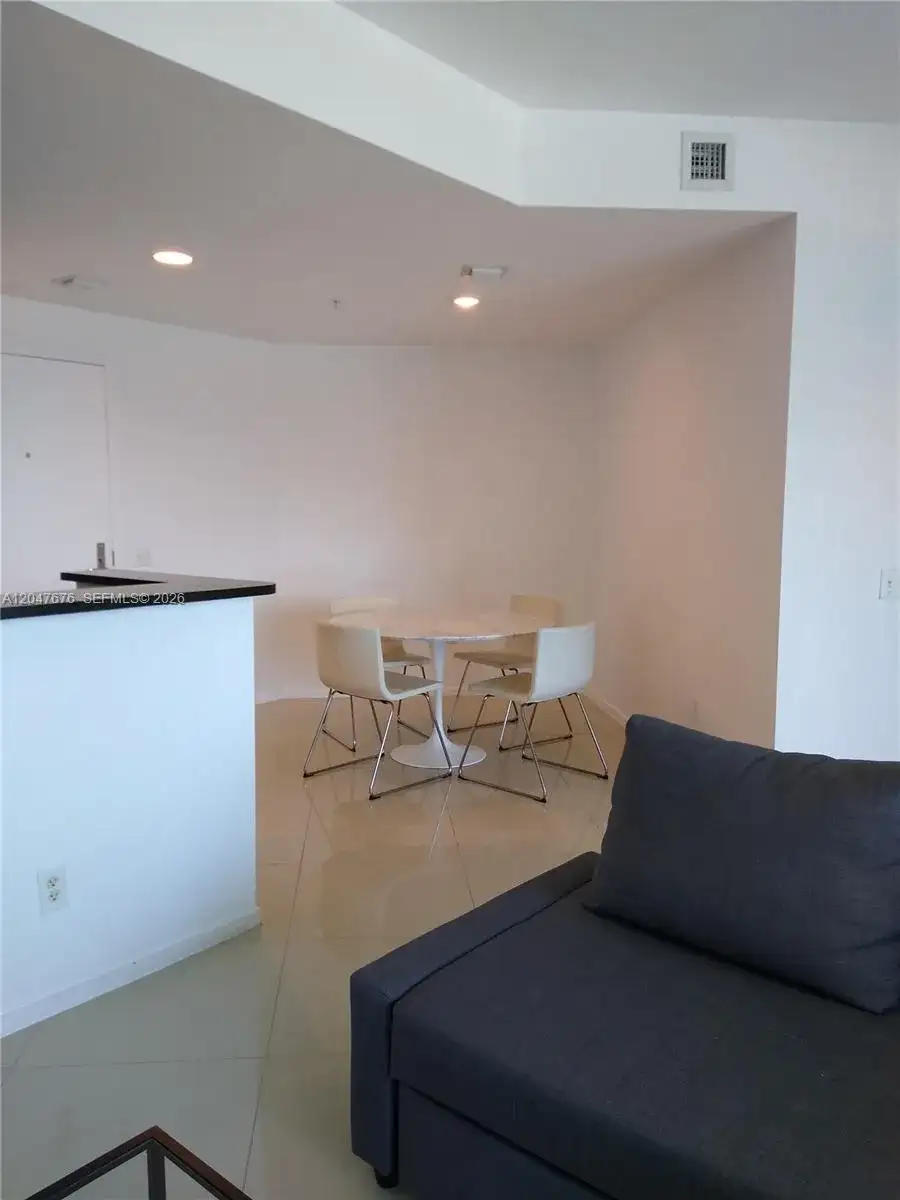 300 S Biscayne Blvd # 2905, Miami FL 33131 photo 2