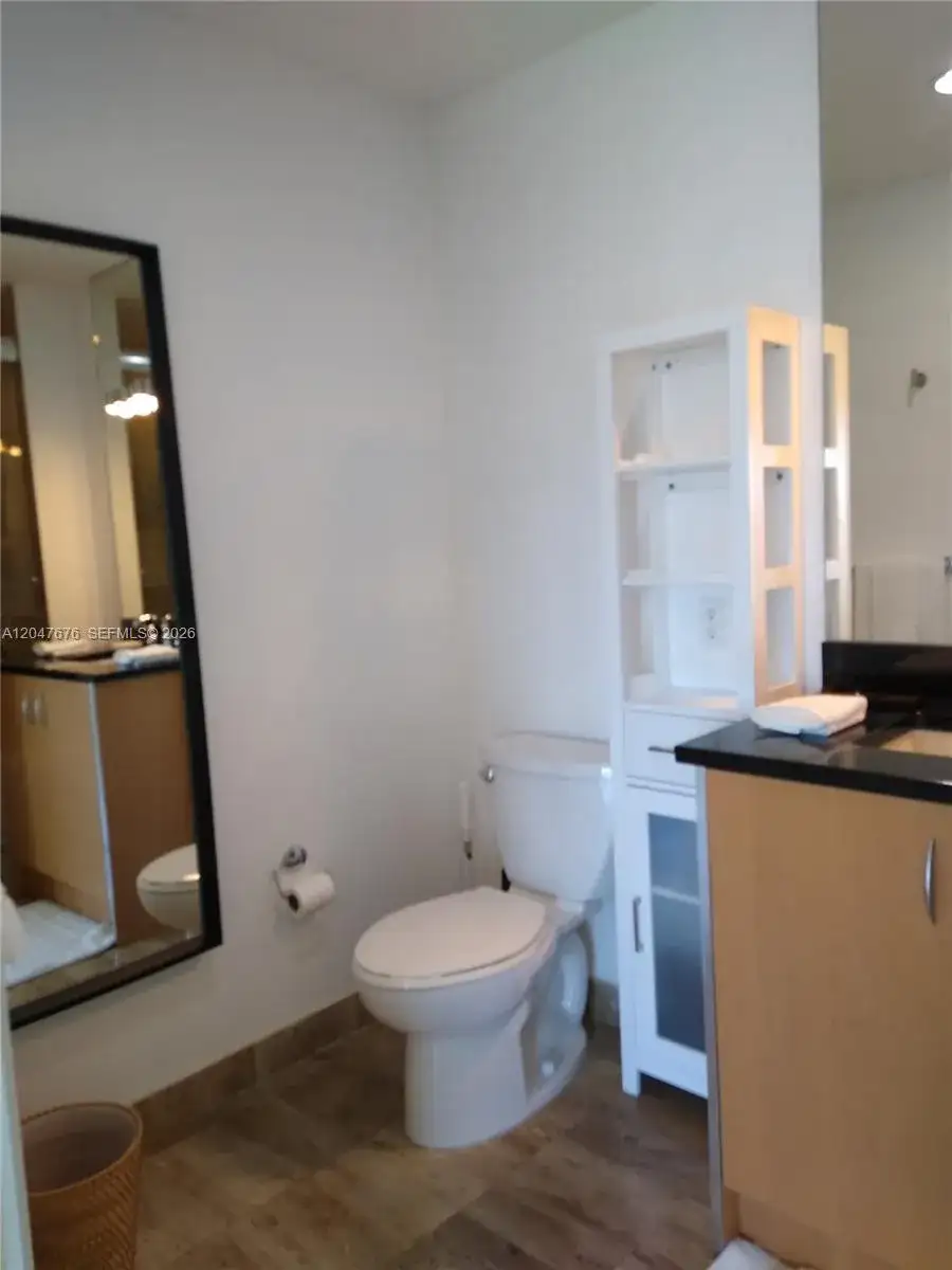 300 S Biscayne Blvd # 2905, Miami FL 33131 photo 4