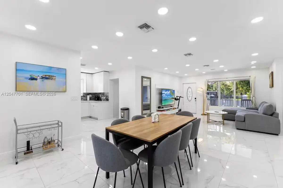 1240 NE 159th St, North Miami Beach FL 33162 photo 4