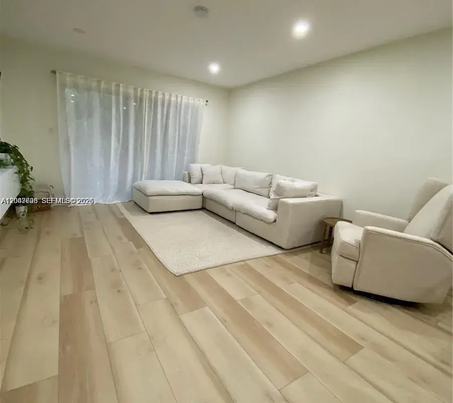 1200 Tallwood Ave # 302, Hollywood FL 33021