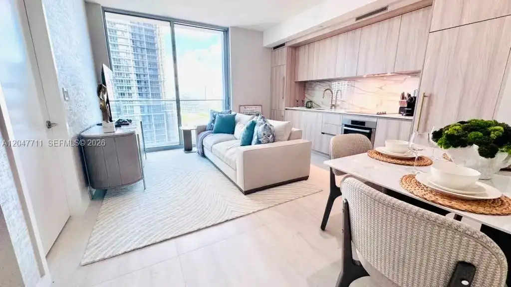 77 NE 5th St # 1715, Miami FL 33131 photo 2