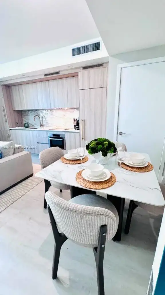 77 NE 5th St # 1715, Miami FL 33131 photo 3
