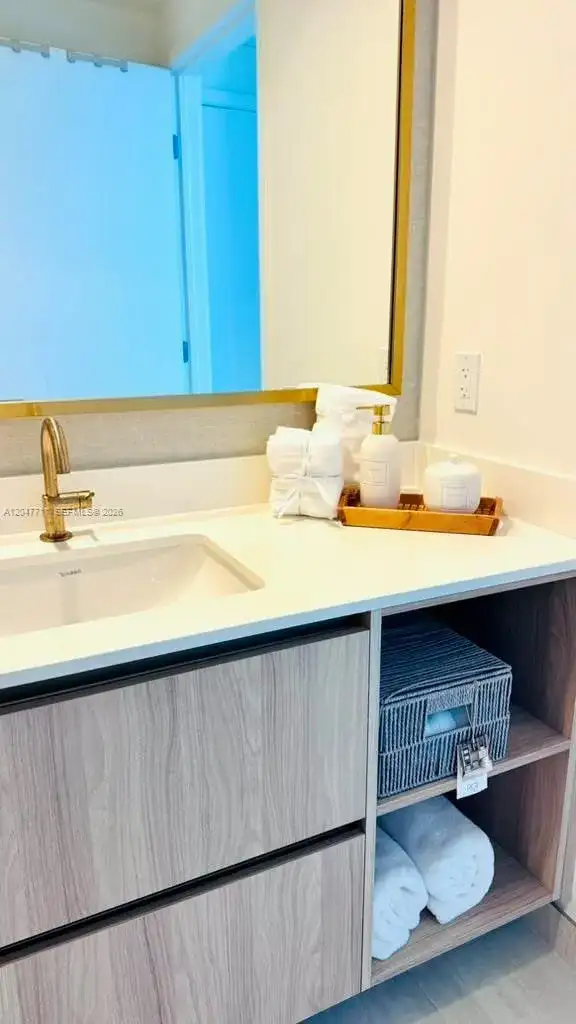 77 NE 5th St # 1715, Miami FL 33131 photo 5