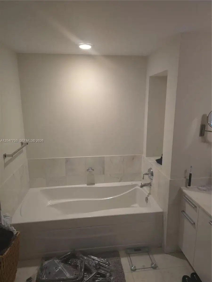 1060 Brickell Ave # 1701, Miami FL 33131 photo 3