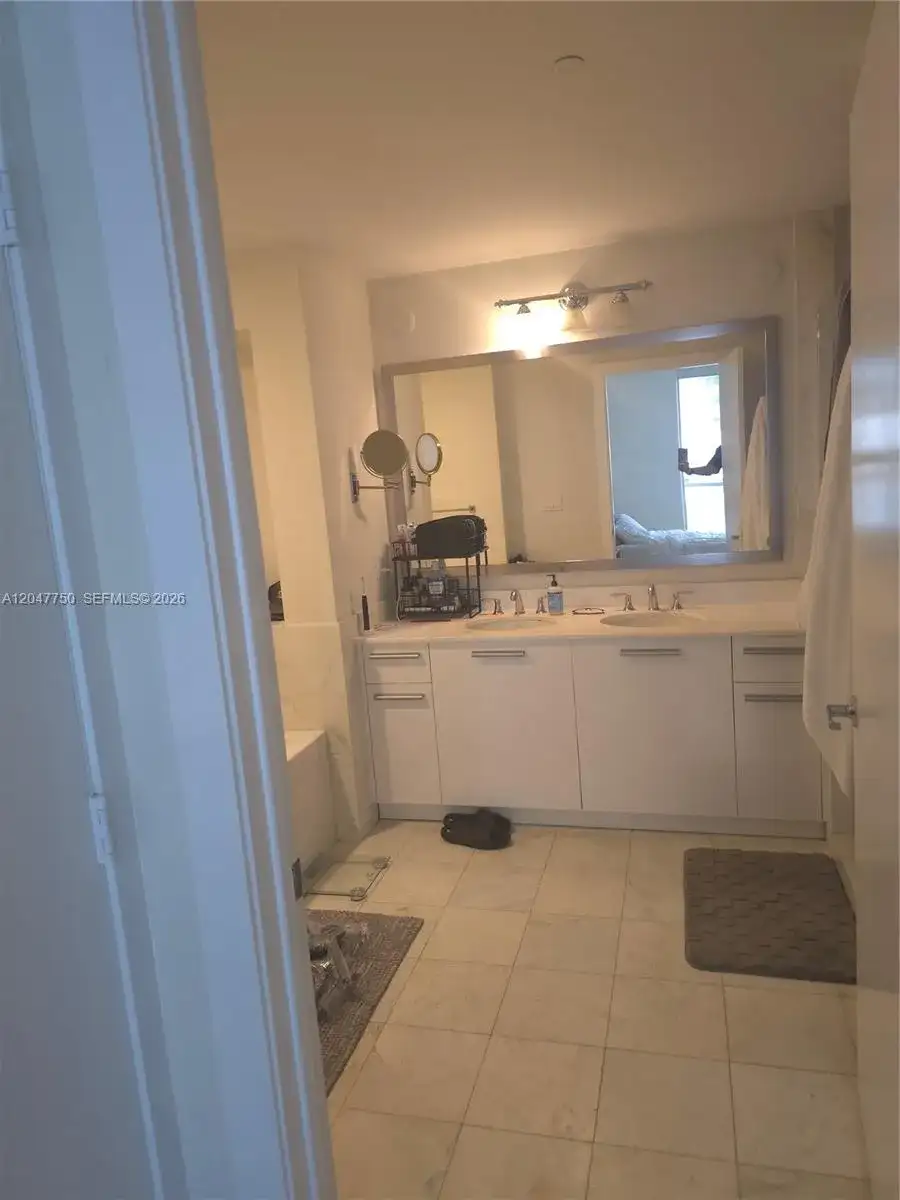1060 Brickell Ave # 1701, Miami FL 33131 photo 5