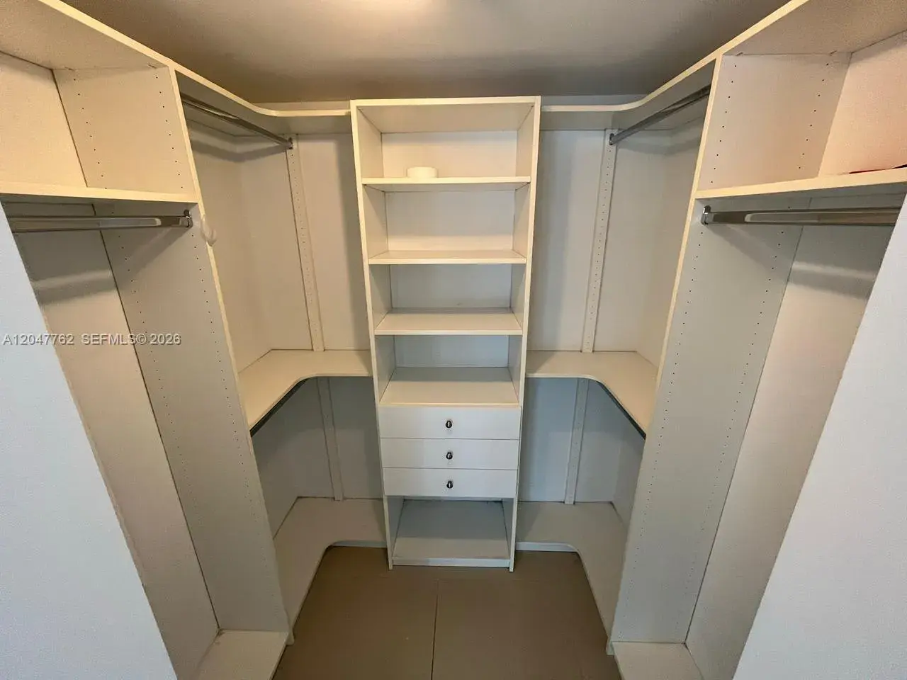 31 SE 6th St # 1004, Miami FL 33131