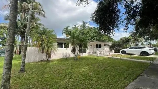 3000 N 72nd Way, Hollywood FL 33024 photo 2