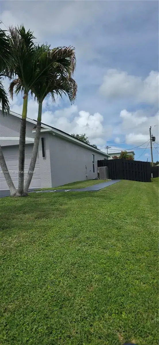2037 SW Aquarius Ln, Port St. Lucie FL 34984 photo 4