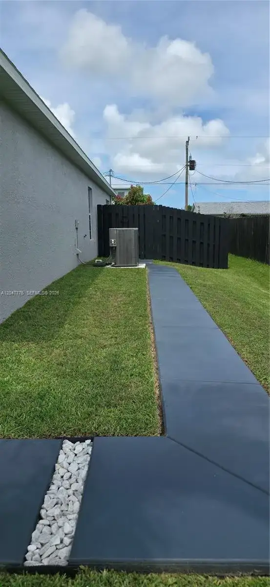 2037 SW Aquarius Ln, Port St. Lucie FL 34984 photo 5
