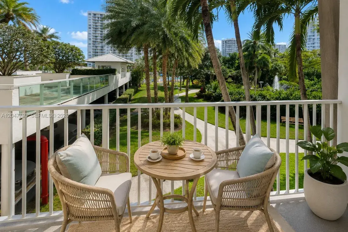 2801 NE 183rd St # 208W, Aventura FL 33160