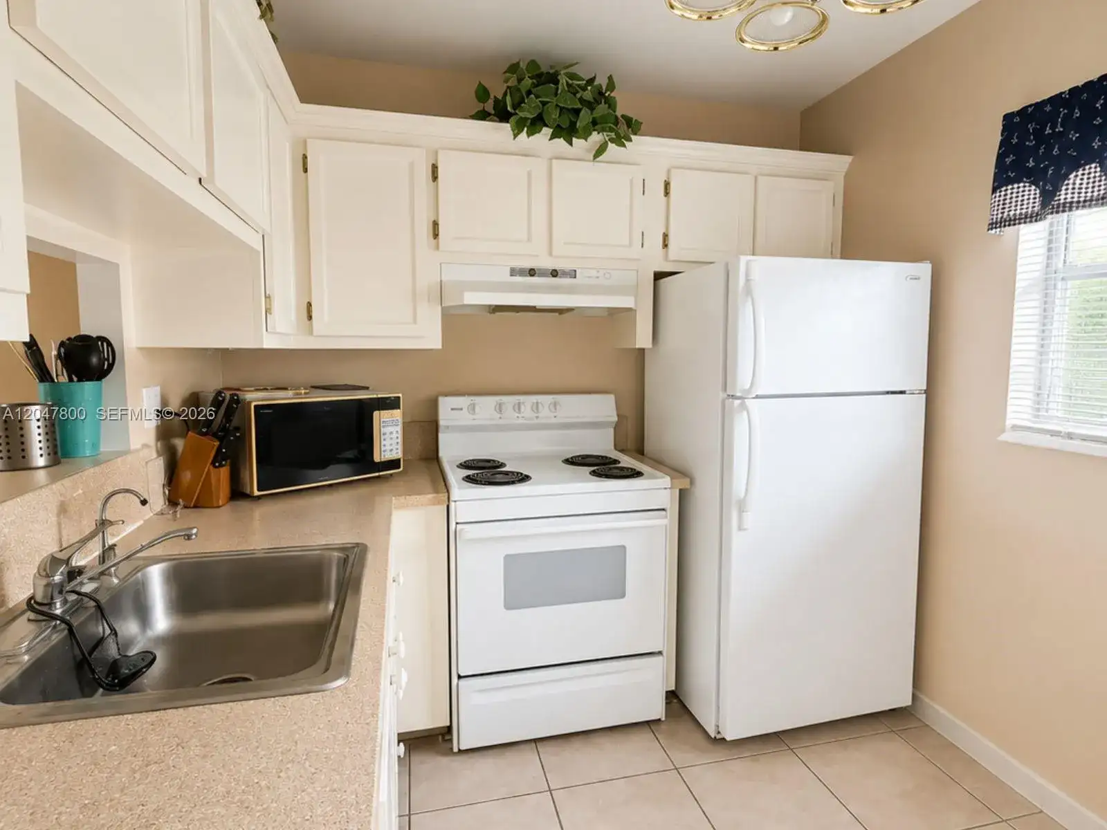 4700 NW 35th St # 411, Lauderdale Lakes FL 33319 photo 4