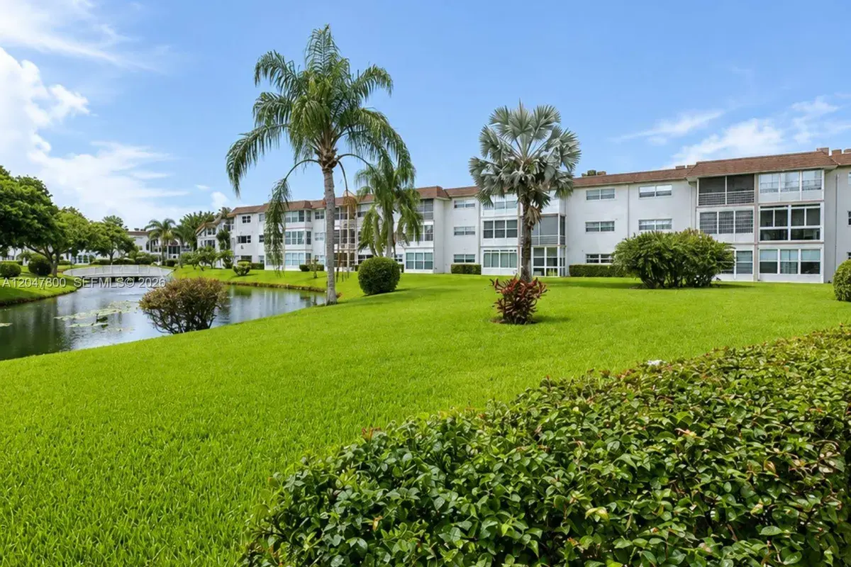4700 NW 35th St # 411, Lauderdale Lakes FL 33319