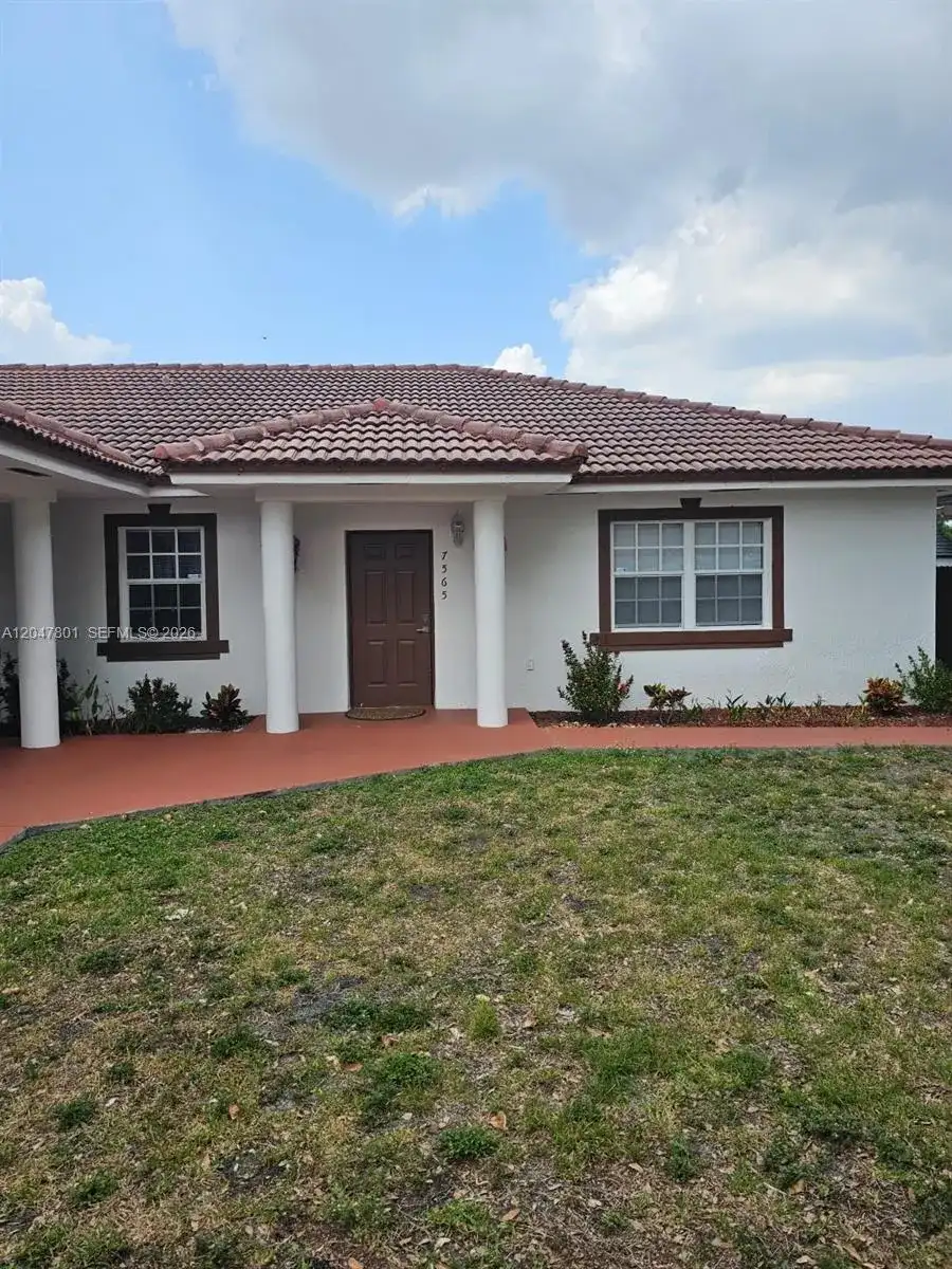 7565 N Augusta Dr # 7567, Hialeah FL 33015