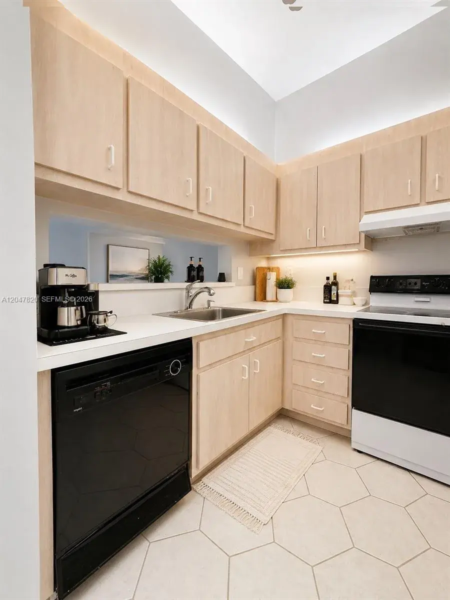 301 N Pine Island Rd # 220, Plantation FL 33324