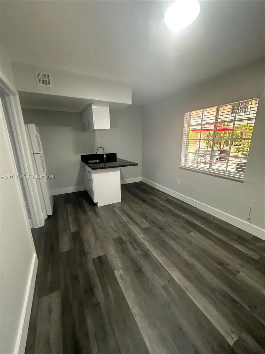1208 Salzedo St # 7, Coral Gables FL 33134