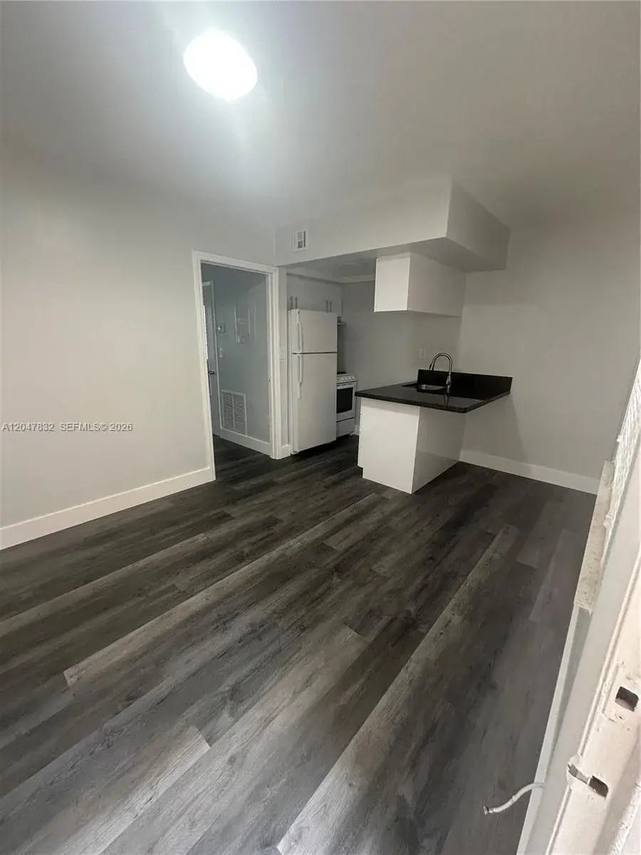 1208 Salzedo St # 7, Coral Gables FL 33134