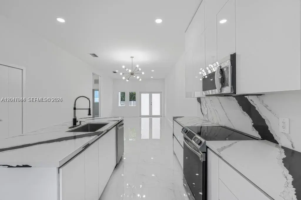2419 NW 97th St, Miami FL 33147