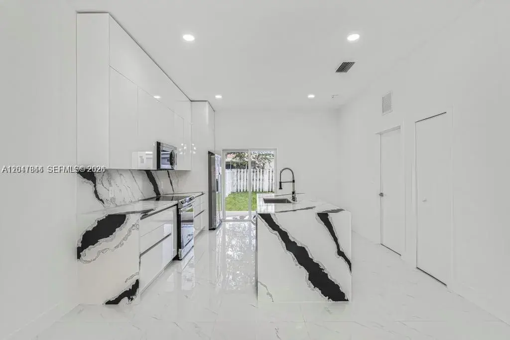 2419 NW 97th St, Miami FL 33147