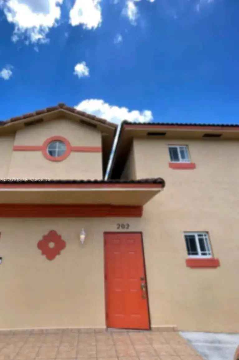 17318 NW 74th Ave # 202, Hialeah FL 33015