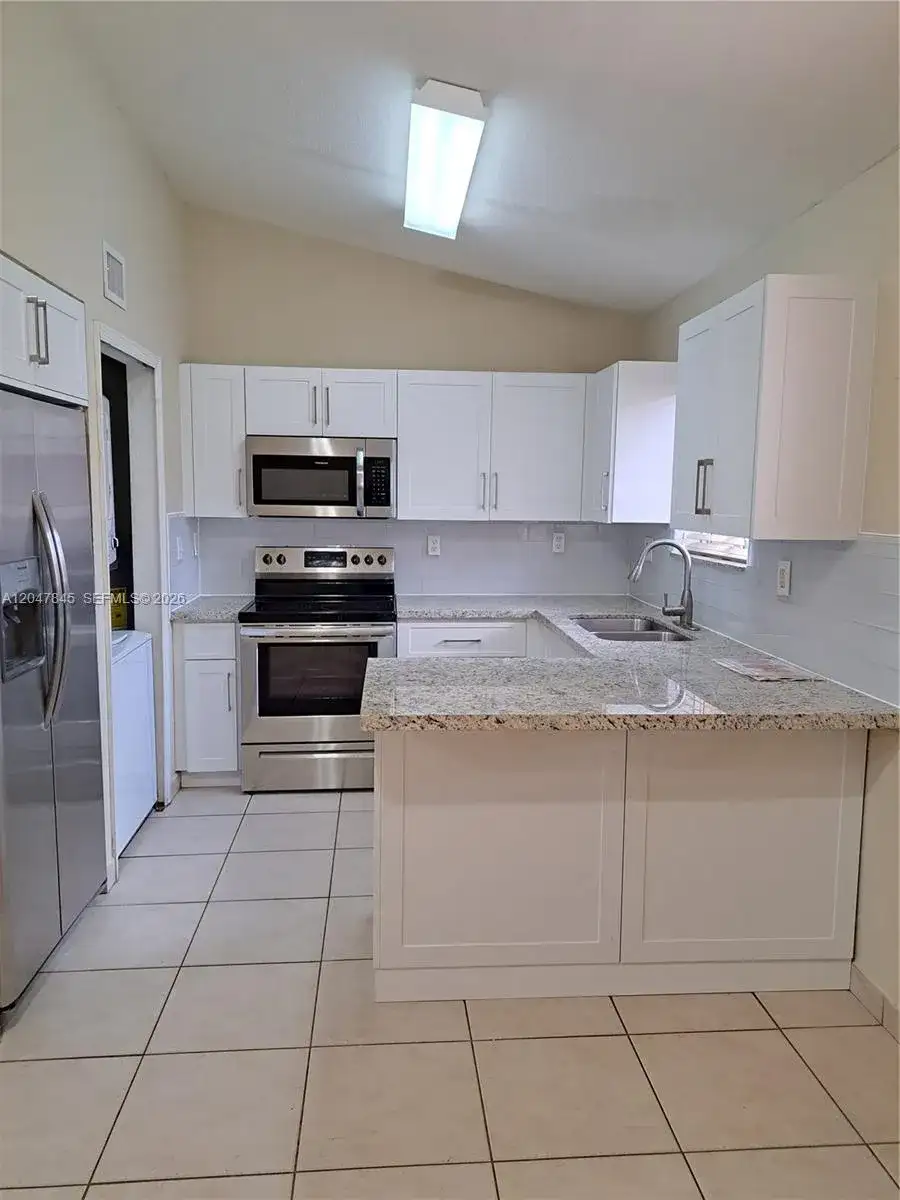 17318 NW 74th Ave # 202, Hialeah FL 33015 photo 2