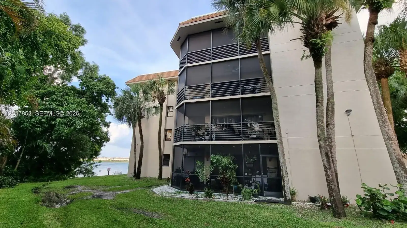 461 Ives Dairy Rd # 2, Miami FL 33179 photo 2