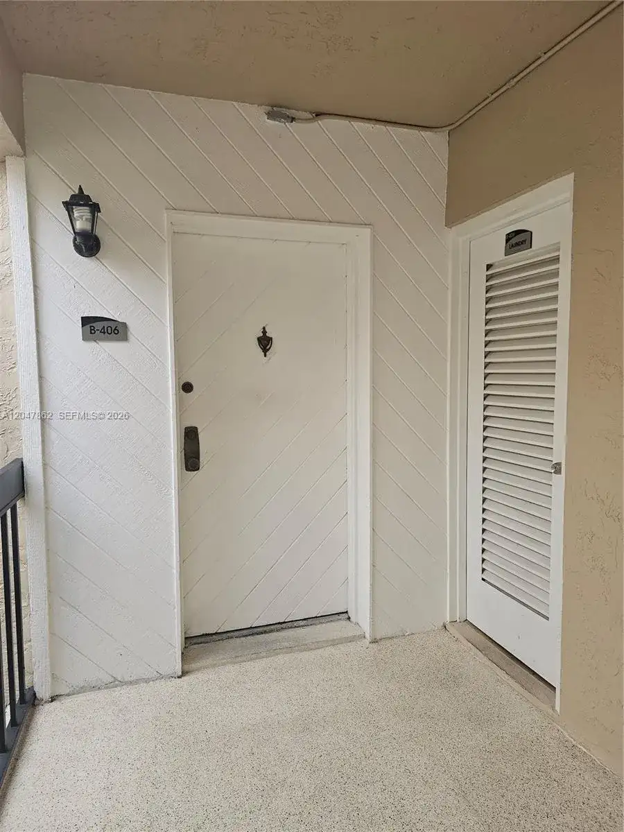 461 Ives Dairy Rd # 2, Miami FL 33179 photo 5