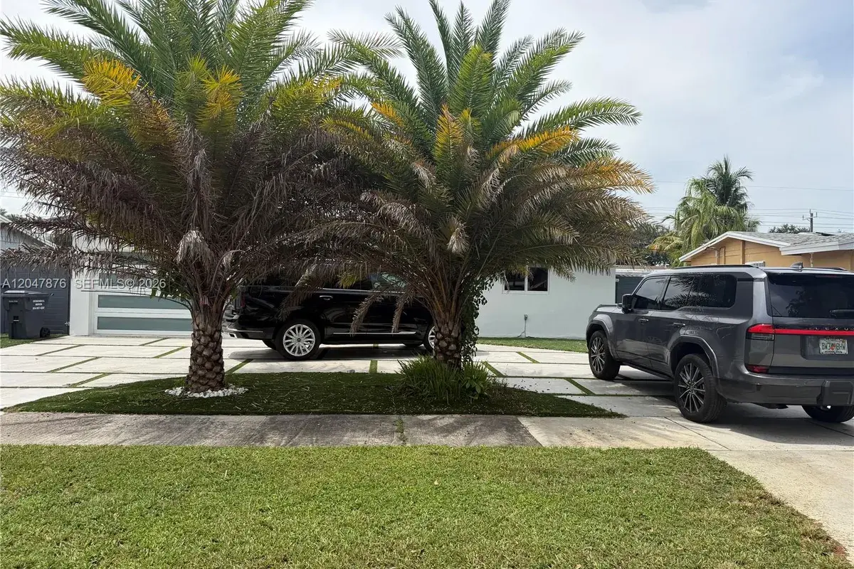 7525 Roosevelt St, Hollywood FL 33024