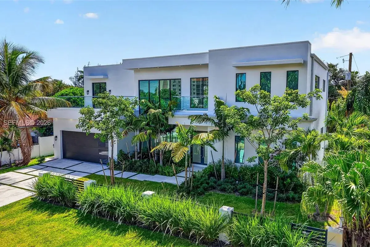 2015 NE 4th Ave, Wilton Manors FL 33305