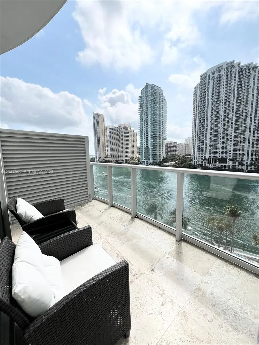300 S Biscayne Blvd # 814, Miami FL 33131