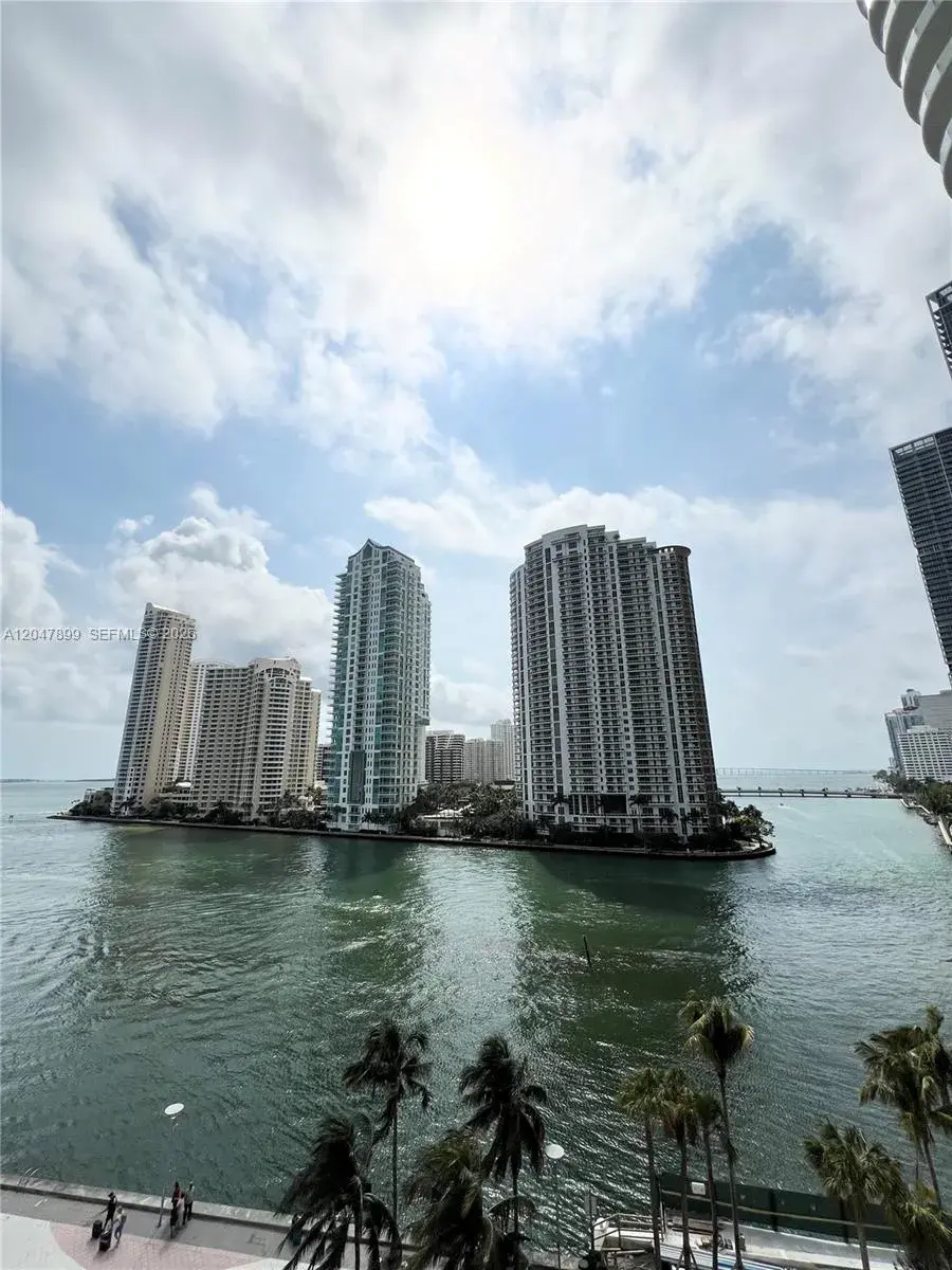 300 S Biscayne Blvd # 814, Miami FL 33131