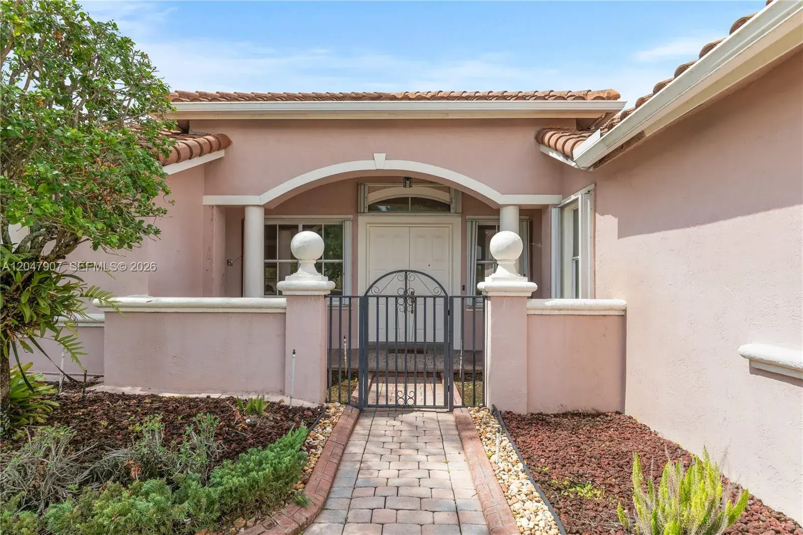 18500 SW 7th St, Pembroke Pines FL 33029
