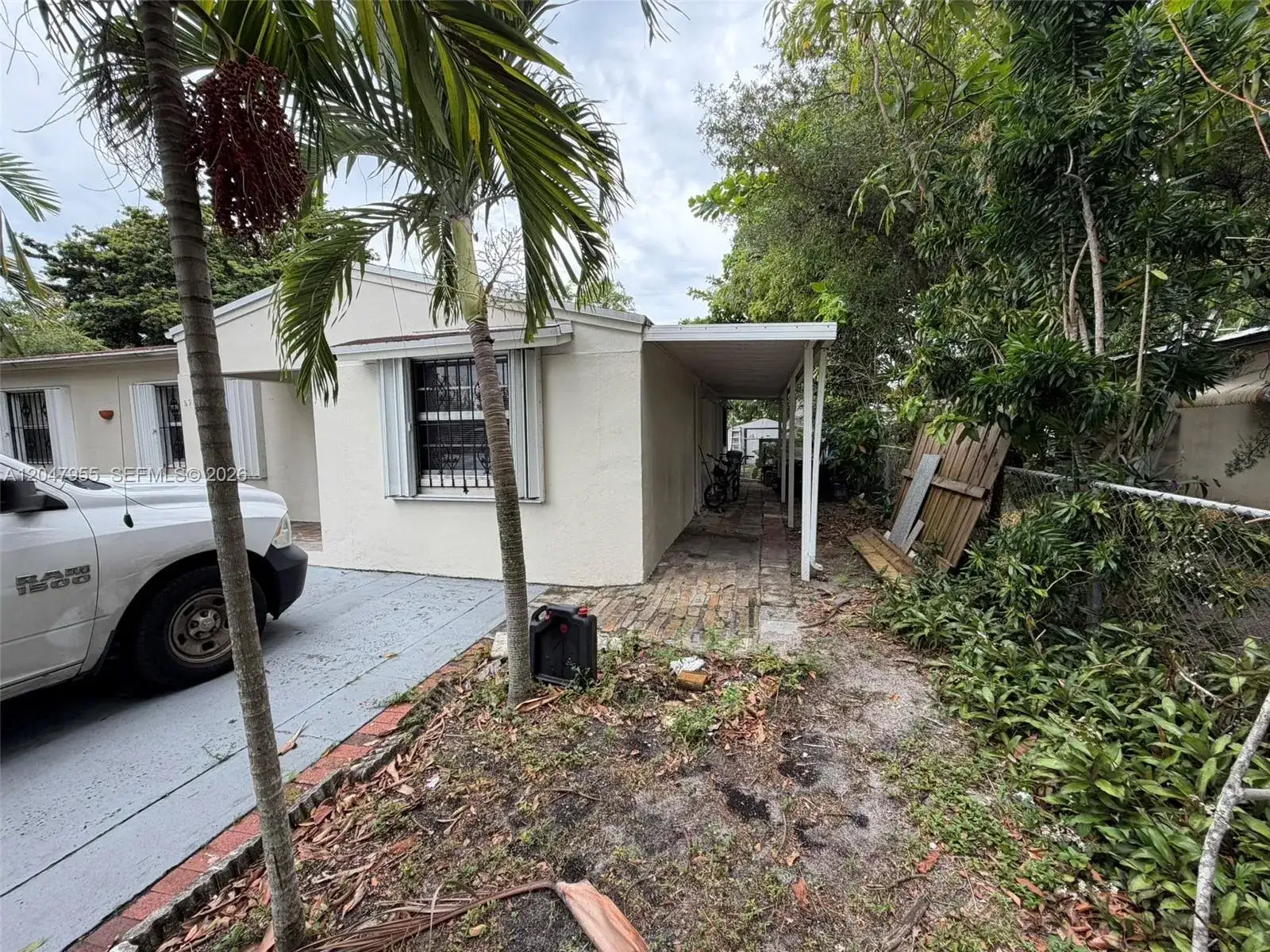 596 NW 109th St, Miami FL 33168 photo 2