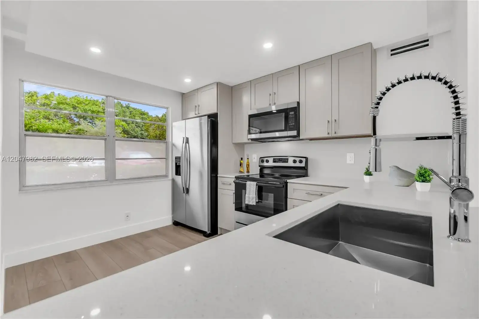 2101 Lucaya Bnd # E1, Coconut Creek FL 33066 photo 3
