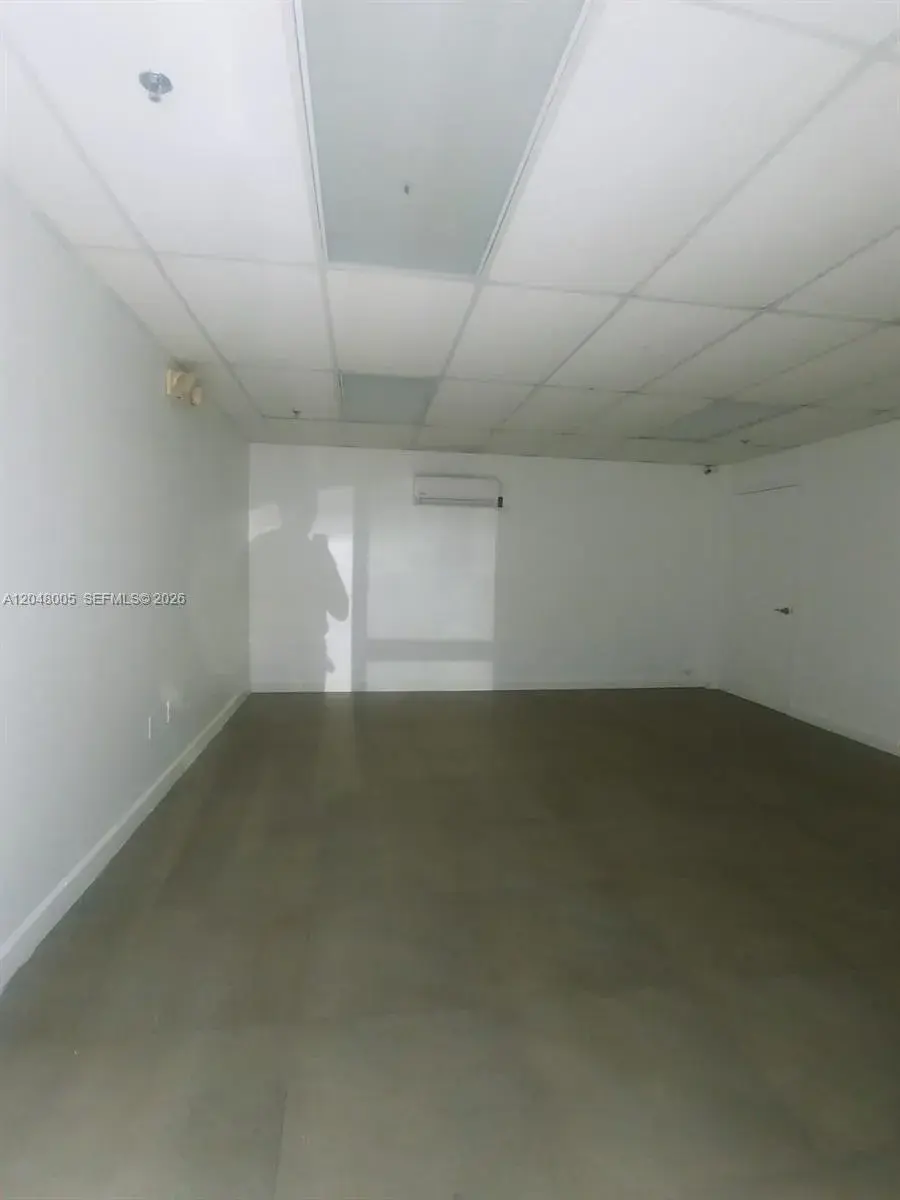 2365 NW 70th Ave 18, Miami FL 33122