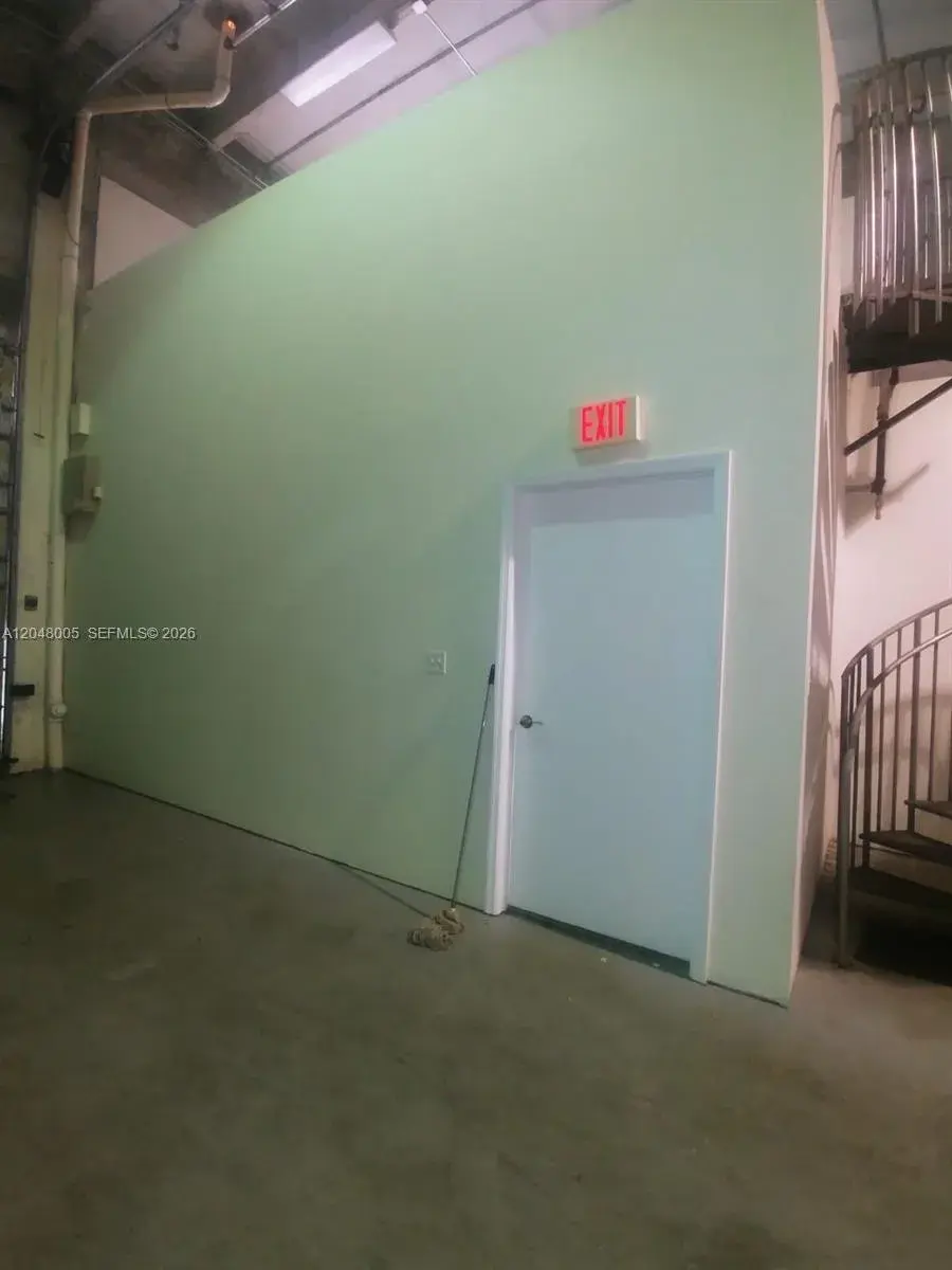 2365 NW 70th Ave 18, Miami FL 33122