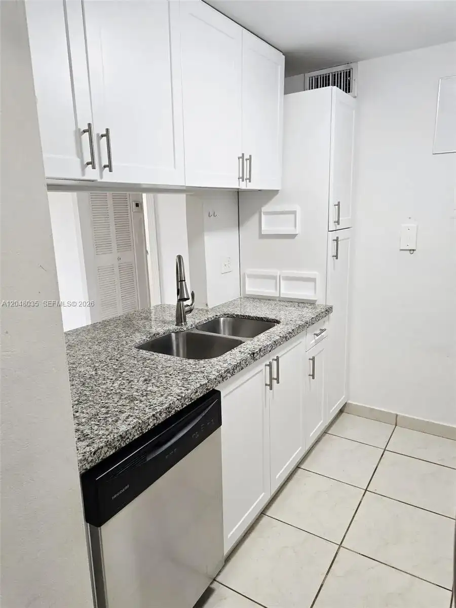 8877 Fontainebleau Blvd # 202, Miami FL 33172 photo 2