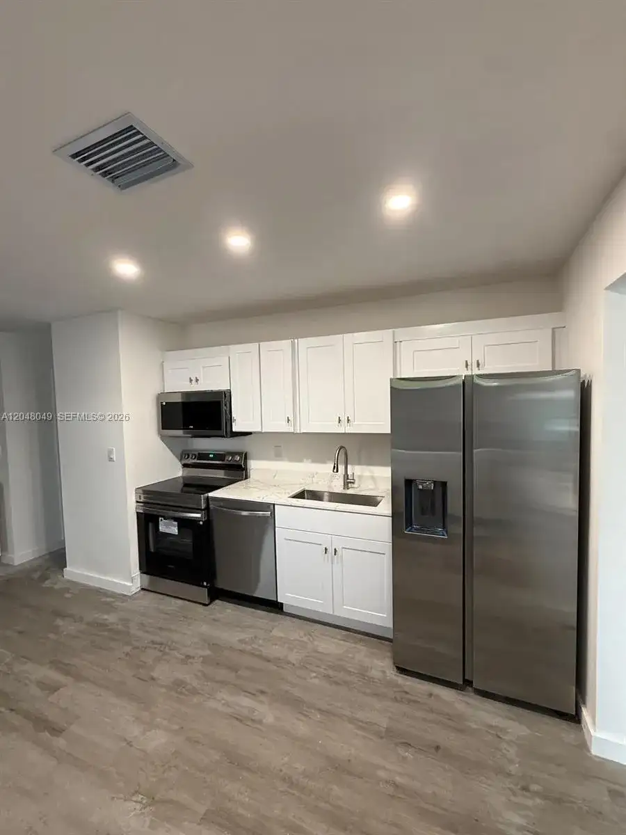 2530 NW 14th Ct, Fort Lauderdale FL 33311 photo 2
