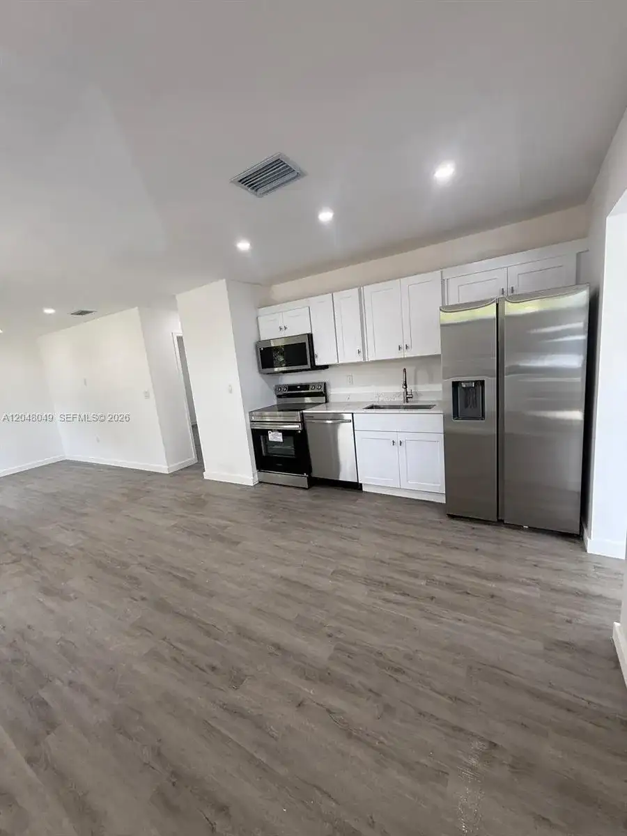 2530 NW 14th Ct, Fort Lauderdale FL 33311 photo 4
