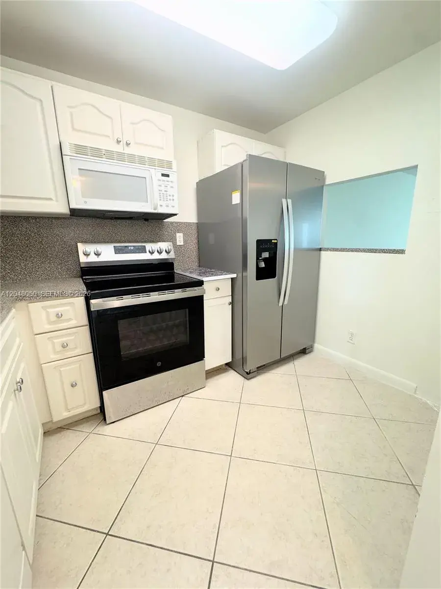9660 Sunrise Lakes Blvd # 202, Sunrise FL 33322