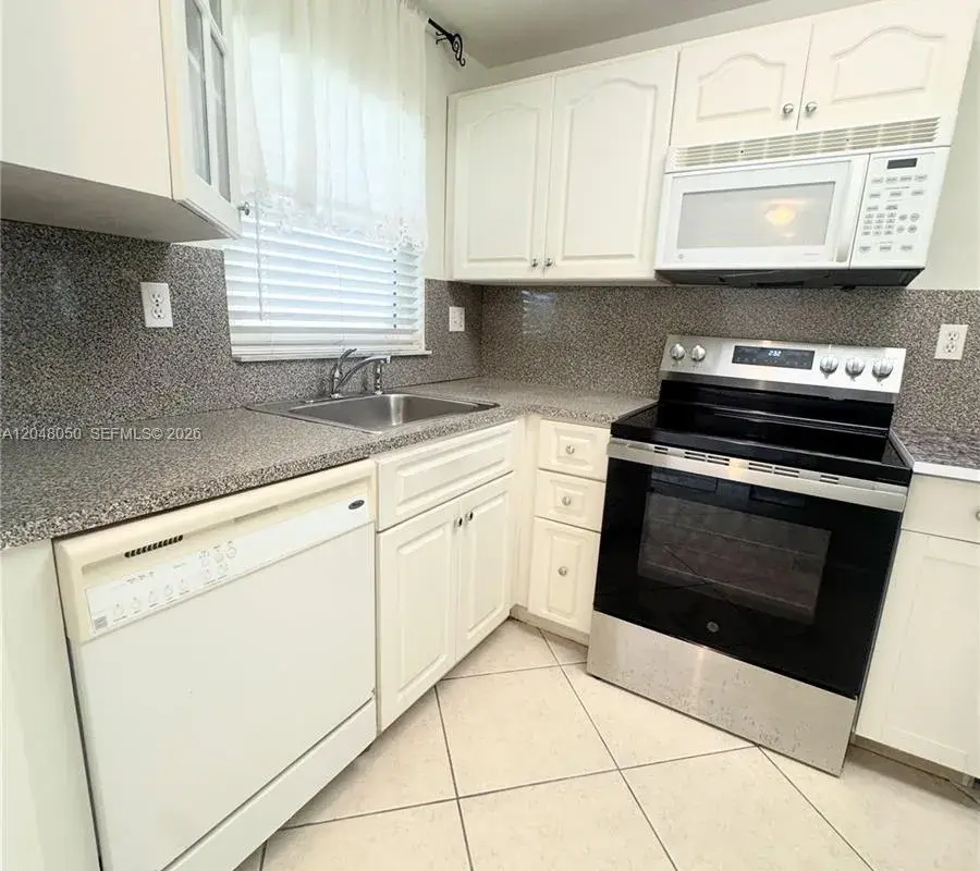 9660 Sunrise Lakes Blvd # 202, Sunrise FL 33322