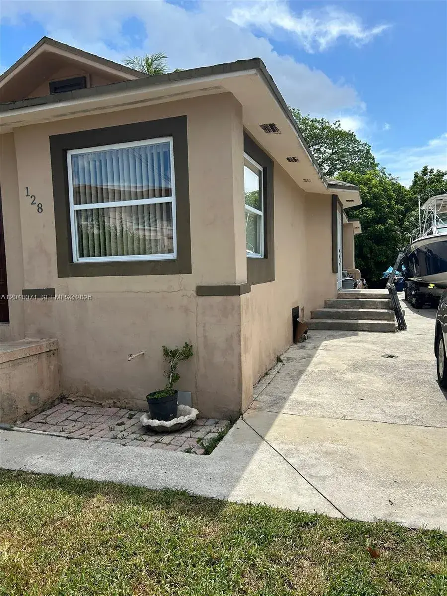 128 SW 11th Ave, Miami FL 33130