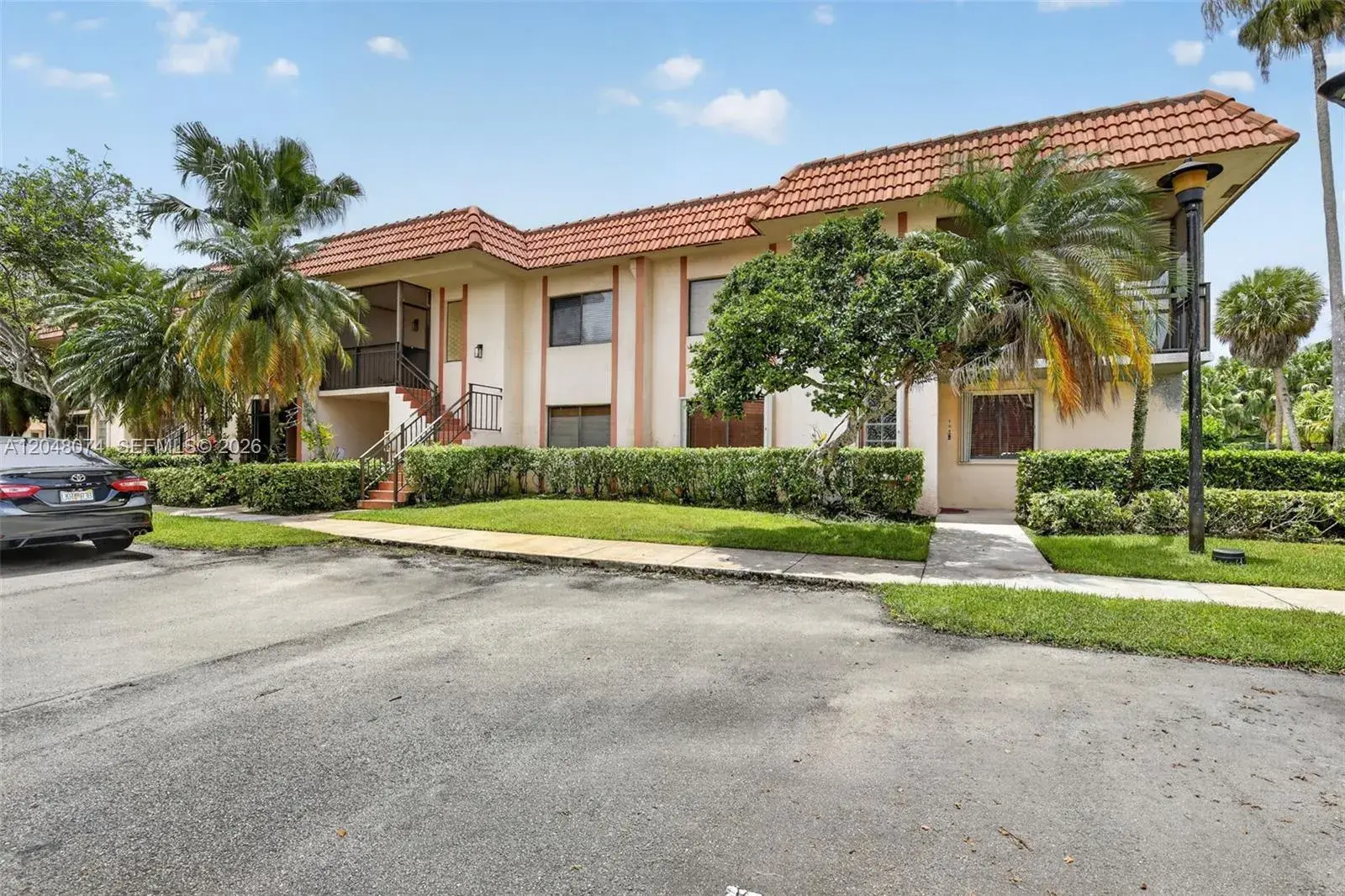 359 Lakeview Dr # 102, Weston FL 33326