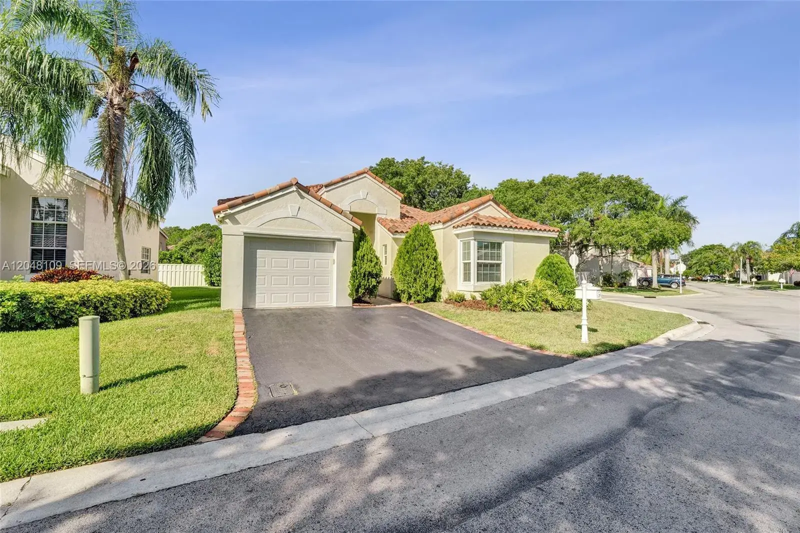 507 Bridgeton Rd, Weston FL 33326