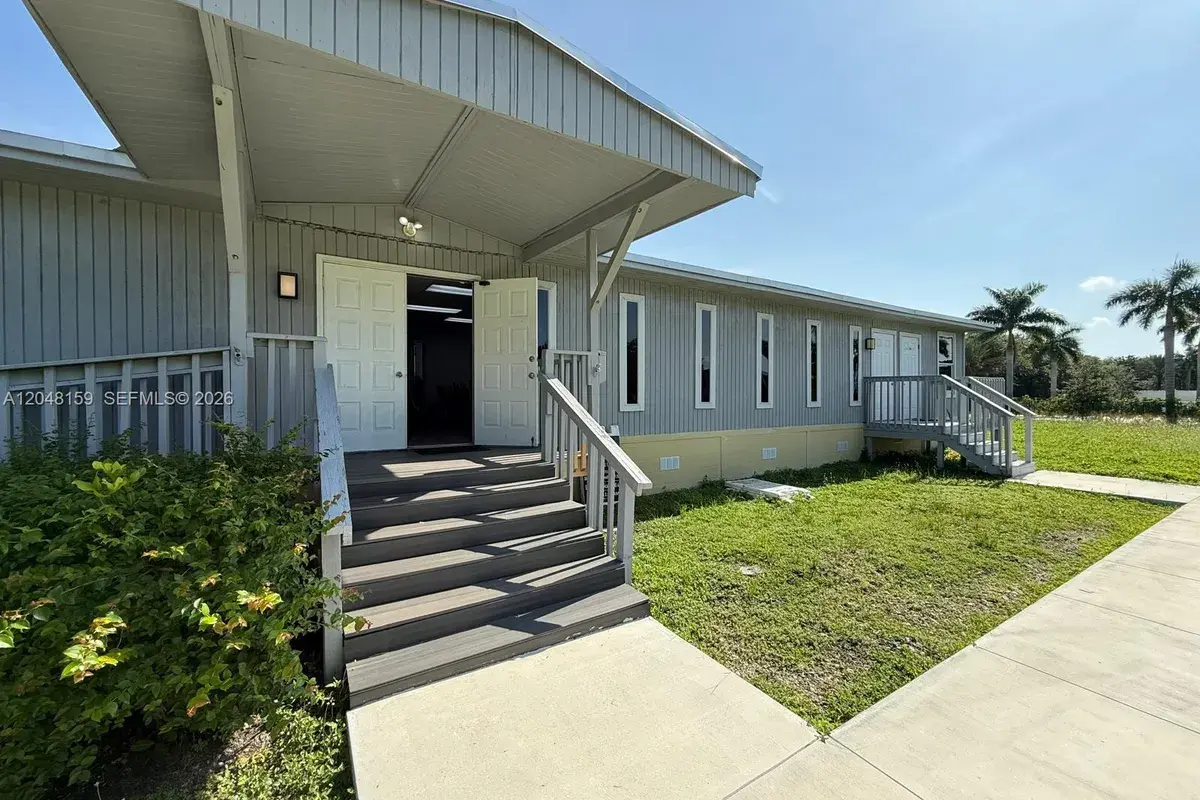 18500 Griffin Rd, Southwest Ranches FL 33332