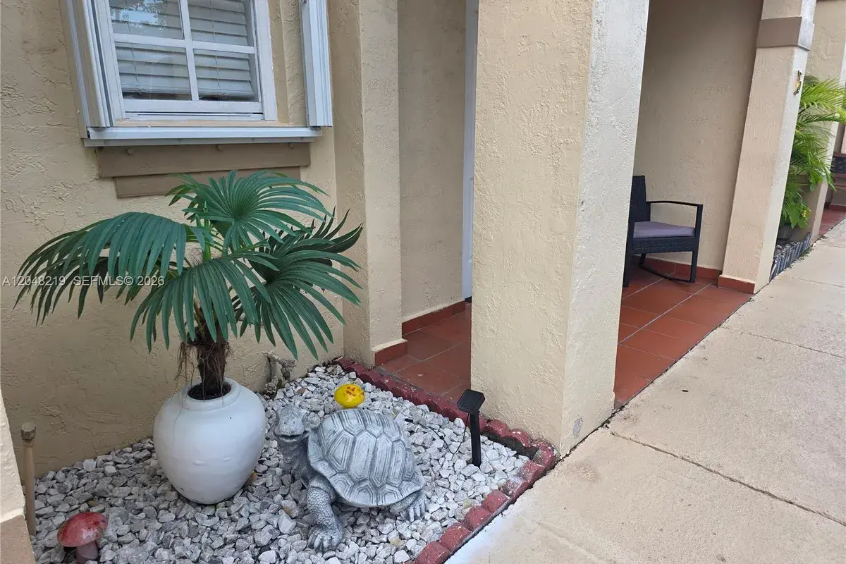 523 W 68th St # 5, Hialeah FL 33014